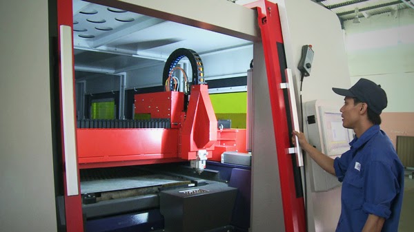 Metal processing with Fiber Laser cutting machine